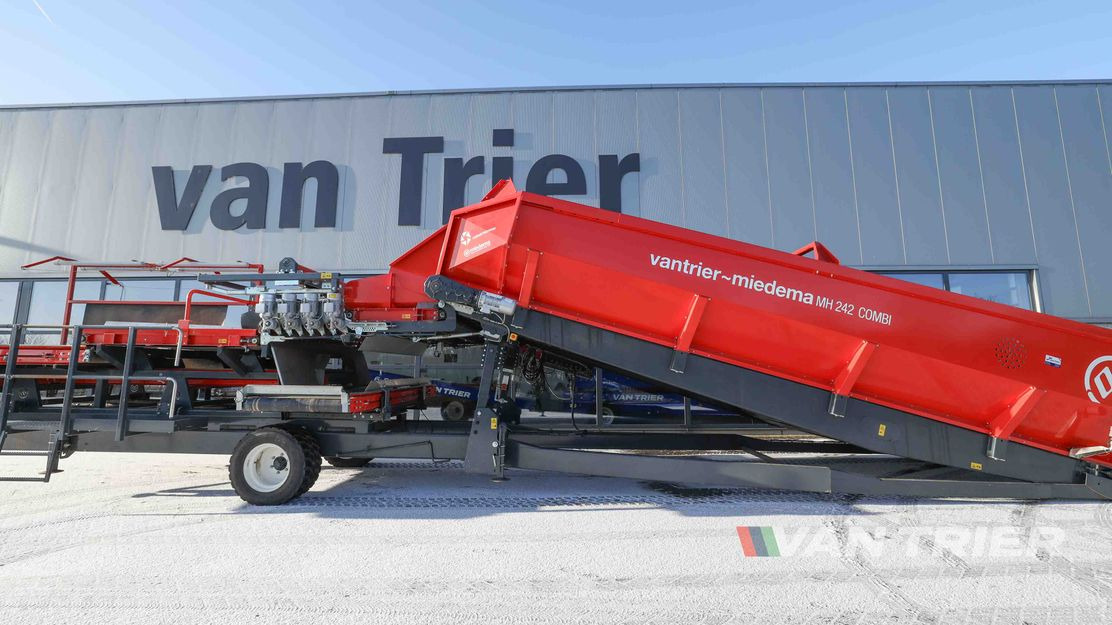 Miedema MH242-DVB Receiving hopper - Tárolóberendezések: 3 kép. Miedema MH242-DVB Receiving hopper - Tárolóberendezések: 3 kép.