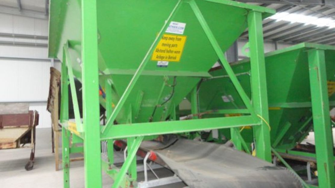Van Trier TR40-26 Hopper - Tárolóberendezések: 1 kép. Van Trier TR40-26 Hopper - Tárolóberendezések: 1 kép.