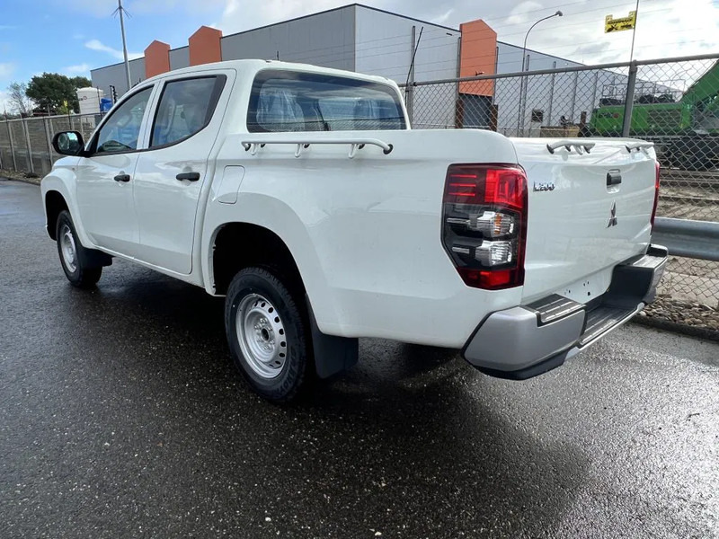Mitsubishi L200 4x4 - 8 UNITS in WHITE 2.5 D GL Double Cab - EURO 2 - NEW!! Ready for work!!!** - Pickup, Duplakabinos kisteherautó: 2 kép. Mitsubishi L200 4x4 - 8 UNITS in WHITE 2.5 D GL Double Cab - EURO 2 - NEW!! Ready for work!!!** - Pickup, Duplakabinos kisteherautó: 2 kép.
