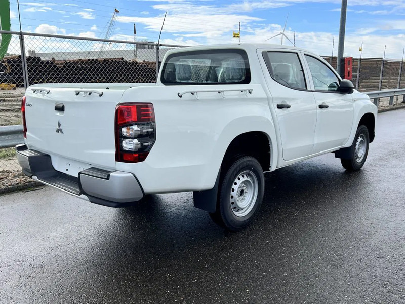 Mitsubishi L200 4x4 - 8 UNITS in WHITE 2.5 D GL Double Cab - EURO 2 - NEW!! Ready for work!!!** - Pickup, Duplakabinos kisteherautó: 5 kép. Mitsubishi L200 4x4 - 8 UNITS in WHITE 2.5 D GL Double Cab - EURO 2 - NEW!! Ready for work!!!** - Pickup, Duplakabinos kisteherautó: 5 kép.