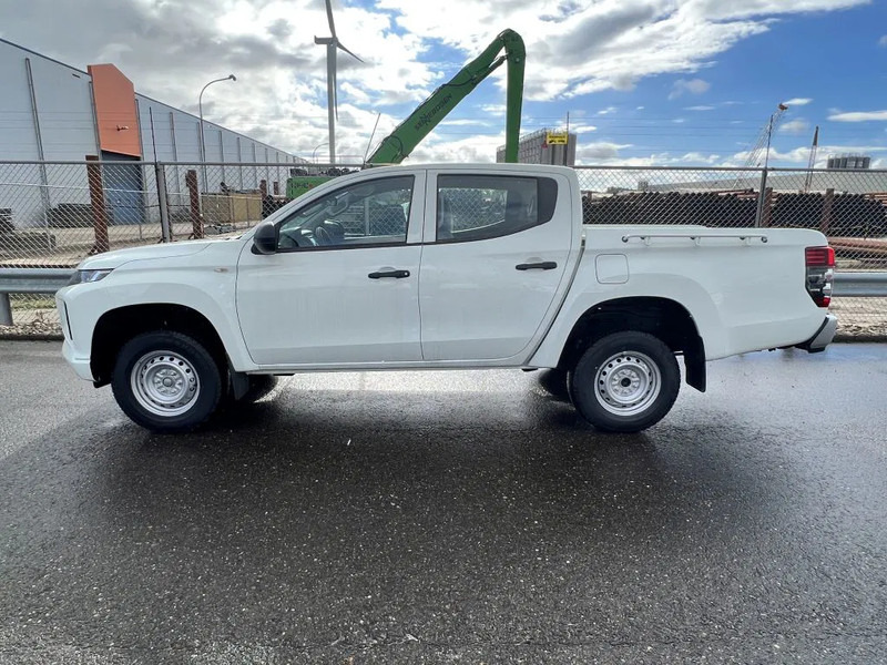 Mitsubishi L200 4x4 - 8 UNITS in WHITE 2.5 D GL Double Cab - EURO 2 - NEW!! Ready for work!!!** - Pickup, Duplakabinos kisteherautó: 1 kép. Mitsubishi L200 4x4 - 8 UNITS in WHITE 2.5 D GL Double Cab - EURO 2 - NEW!! Ready for work!!!** - Pickup, Duplakabinos kisteherautó: 1 kép.