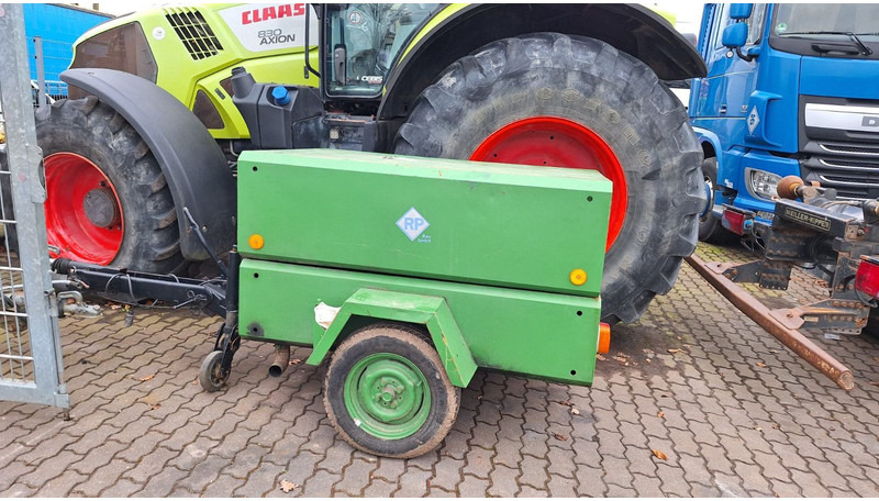 Bobcat Kompressor - Légkompresszor: 1 kép. Bobcat Kompressor - Légkompresszor: 1 kép.