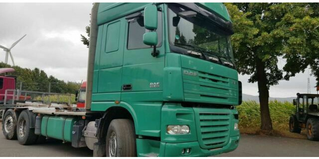 DAF XF105-460Super Spacs Cap G.Haus/Hoch Retarder - Rönkszállító teherautó: 2 kép. DAF XF105-460Super Spacs Cap G.Haus/Hoch Retarder - Rönkszállító teherautó: 2 kép.