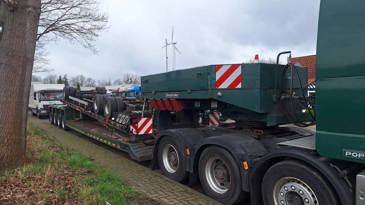 Goldhofer TiefladerSTZ-VH4-50/80 - Félpótkocsi mélybölcsős: 4 kép. Goldhofer TiefladerSTZ-VH4-50/80 - Félpótkocsi mélybölcsős: 4 kép.