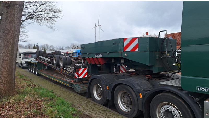 Goldhofer TiefladerSTZ-VH4-50/80 - Félpótkocsi mélybölcsős: 4 kép. Goldhofer TiefladerSTZ-VH4-50/80 - Félpótkocsi mélybölcsős: 4 kép.
