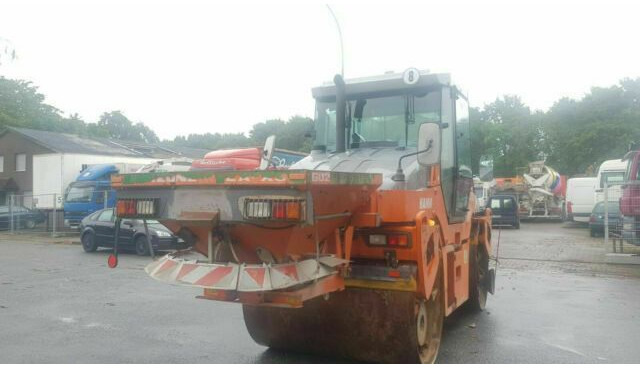 Hamm DV90 VO mit Streuer Klima German Maschine - Henger: 5 kép. Hamm DV90 VO mit Streuer Klima German Maschine - Henger: 5 kép.