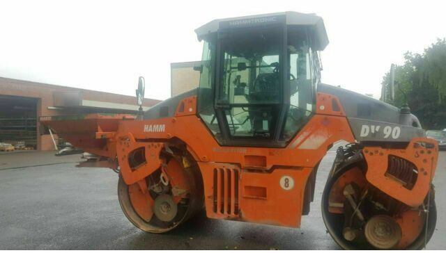 Hamm DV90 VO mit Streuer Klima German Maschine - Henger: 3 kép. Hamm DV90 VO mit Streuer Klima German Maschine - Henger: 3 kép.