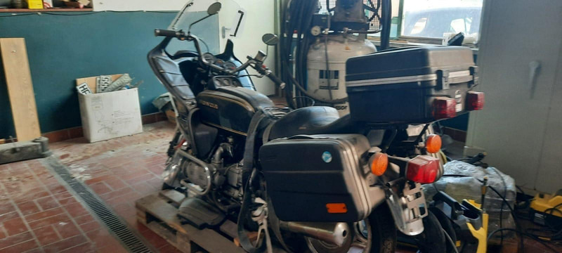 Honda GL 2 Goldwing - Motorkerékpár: 2 kép. Honda GL 2 Goldwing - Motorkerékpár: 2 kép.