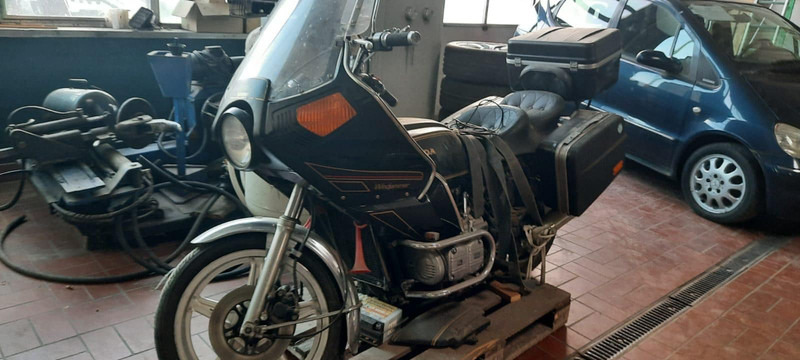 Honda GL 2 Goldwing - Motorkerékpár: 1 kép. Honda GL 2 Goldwing - Motorkerékpár: 1 kép.