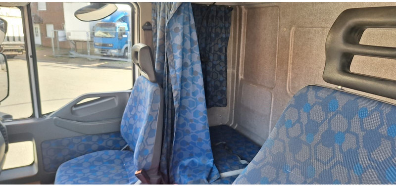 Ponyvás teherautó Iveco 120E22 Plane+Sp. G.Haus/Hochdach Klima LBW AHK: 9 kép. Ponyvás teherautó Iveco 120E22 Plane+Sp. G.Haus/Hochdach Klima LBW AHK: 9 kép.