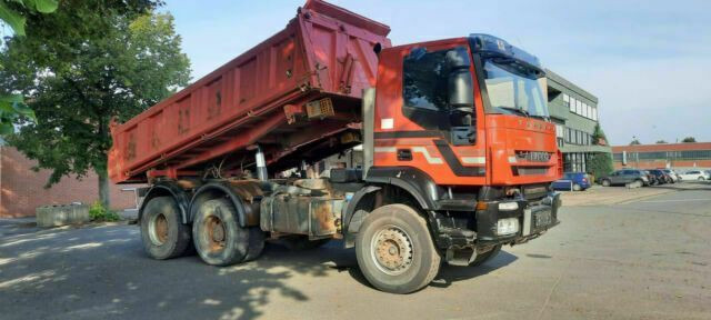 Iveco 260AD500PS 6x4 Blatt/Blatt AHK Retarder - Billenőplatós teherautó: 3 kép. Iveco 260AD500PS 6x4 Blatt/Blatt AHK Retarder - Billenőplatós teherautó: 3 kép.