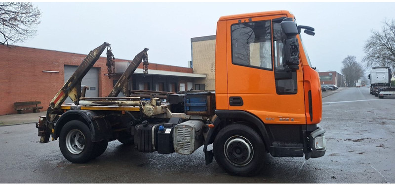 Iveco 80E18K 4x2 Absetzkipper - Konténerszállító: 4 kép. Iveco 80E18K 4x2 Absetzkipper - Konténerszállító: 4 kép.