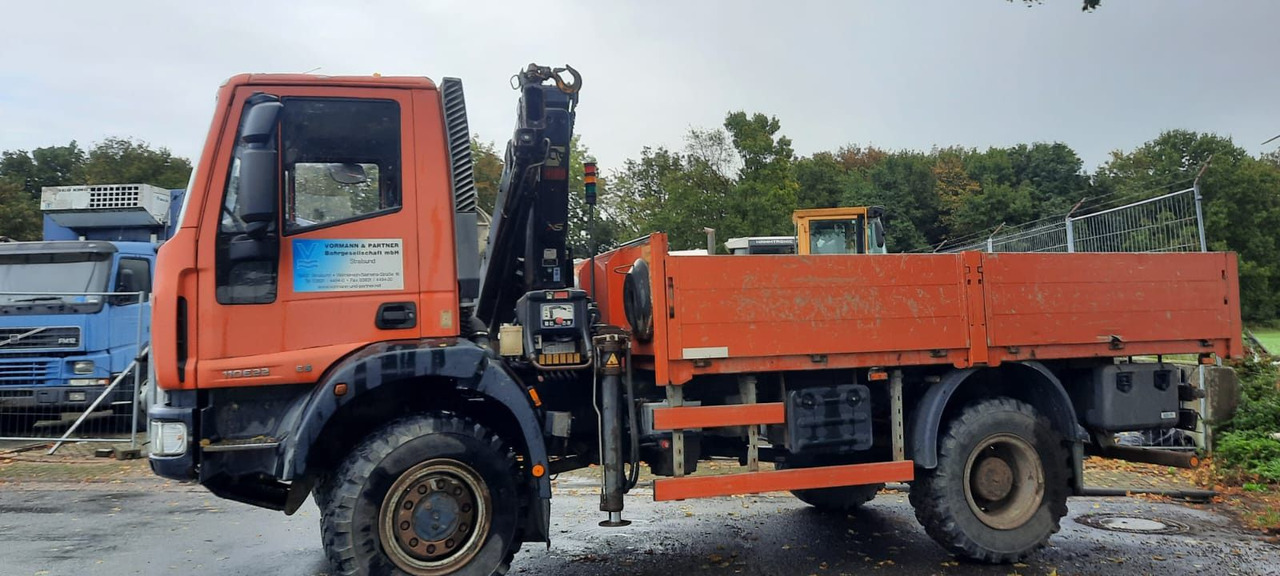 Iveco ML110-220 4x4 mit Kran+Funk - Platós teherautó, Darus autó: 3 kép. Iveco ML110-220 4x4 mit Kran+Funk - Platós teherautó, Darus autó: 3 kép.