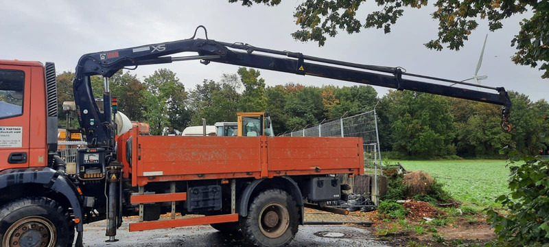 Iveco ML110-220 4x4 mit Kran+Funk - Platós teherautó, Darus autó: 2 kép. Iveco ML110-220 4x4 mit Kran+Funk - Platós teherautó, Darus autó: 2 kép.