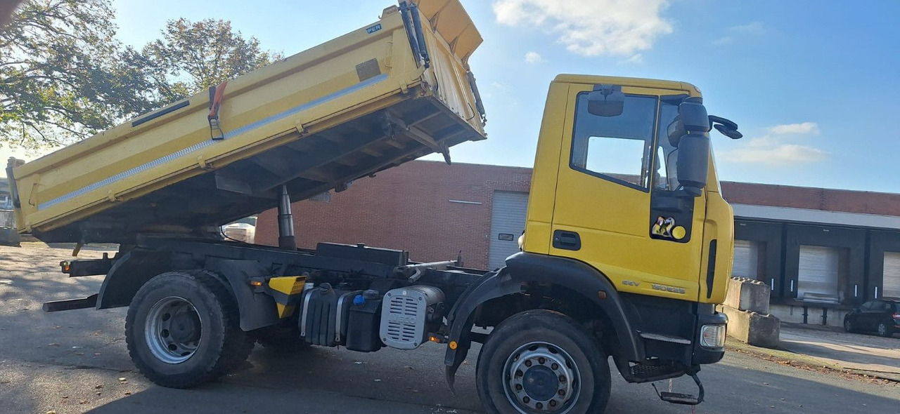 Iveco ML150E25 4x4 Kipper AHK org.93tkm 1-Hand - Billenőplatós teherautó: 4 kép. Iveco ML150E25 4x4 Kipper AHK org.93tkm 1-Hand - Billenőplatós teherautó: 4 kép.