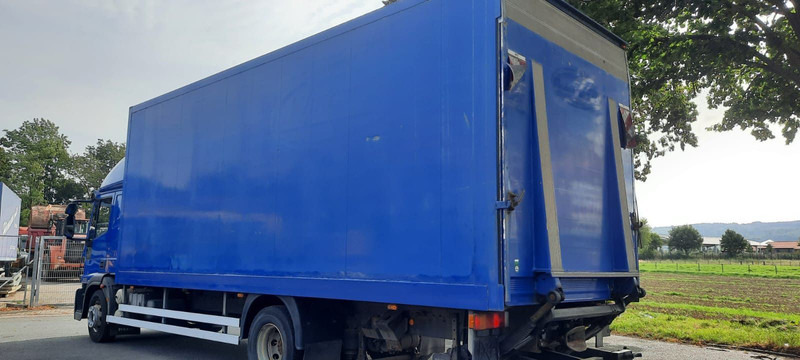 Iveco ML150E28 Koffer - Dobozos felépítményű teherautó: 4 kép. Iveco ML150E28 Koffer - Dobozos felépítményű teherautó: 4 kép.