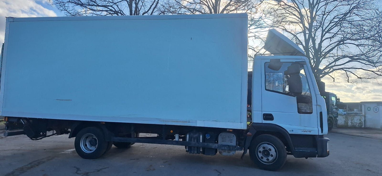 Iveco ML80E18 Koffer LBW - Dobozos kisteherautó: 4 kép. Iveco ML80E18 Koffer LBW - Dobozos kisteherautó: 4 kép.