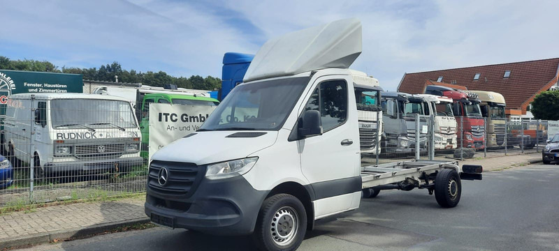 Mercedes-Benz Sprinter III Pritsche RWD/AWD 311/314/316 CDI RW - Kisteherautó: 1 kép. Mercedes-Benz Sprinter III Pritsche RWD/AWD 311/314/316 CDI RW - Kisteherautó: 1 kép.