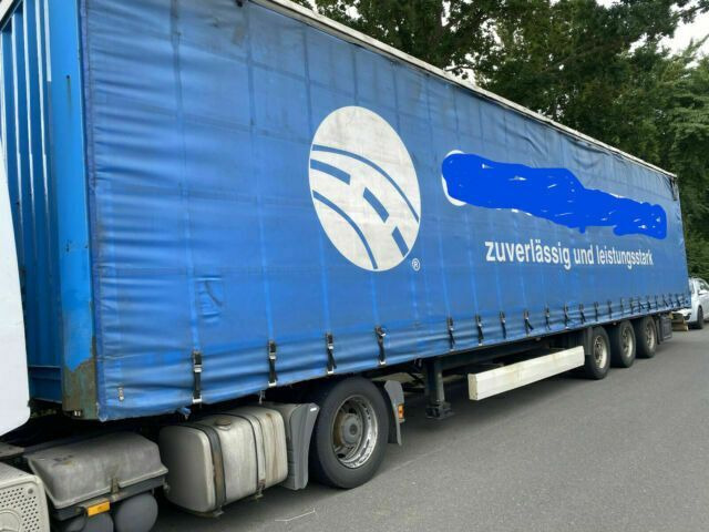 Krone SD Plane Spriegel - Ponyvás félpótkocsi: 2 kép. Krone SD Plane Spriegel - Ponyvás félpótkocsi: 2 kép.