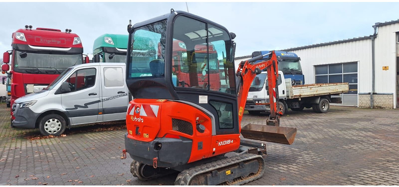 Kubota KX018-4 - Minikotró: 3 kép. Kubota KX018-4 - Minikotró: 3 kép.