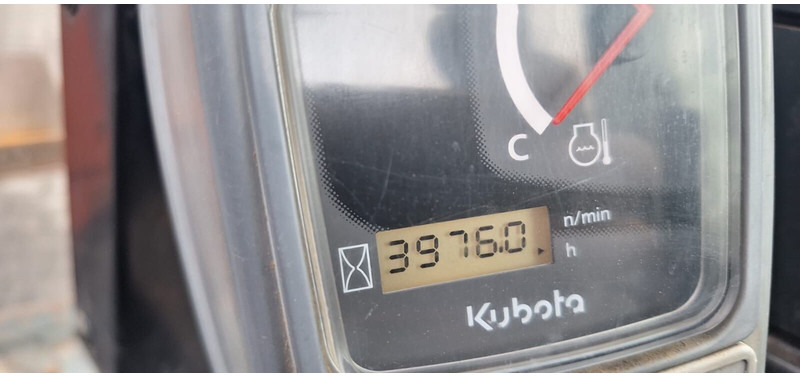 Minikotró Kubota KX018-4: 7 kép. Minikotró Kubota KX018-4: 7 kép.