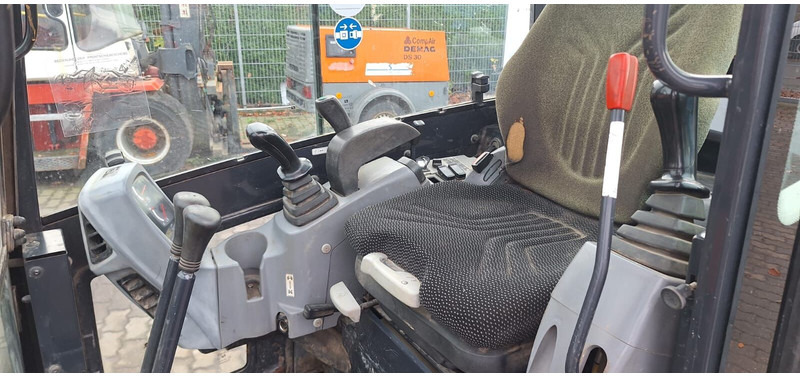 Kubota KX018-4 - Minikotró: 5 kép. Kubota KX018-4 - Minikotró: 5 kép.