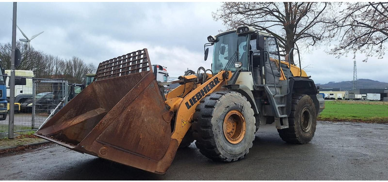 Liebherr 556 Radlader - Gumikerekes homlokrakodó: 4 kép. Liebherr 556 Radlader - Gumikerekes homlokrakodó: 4 kép.