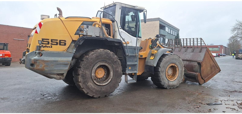 Liebherr 556 Radlader - Gumikerekes homlokrakodó: 2 kép. Liebherr 556 Radlader - Gumikerekes homlokrakodó: 2 kép.