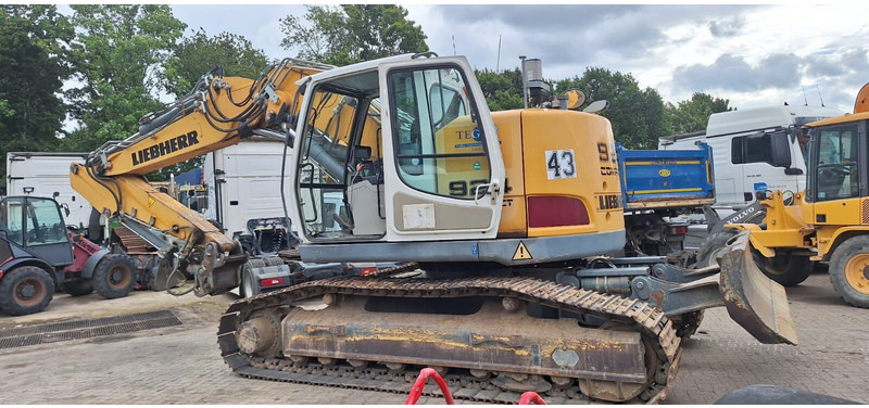 Liebherr 924 - Lánctalpas kotró: 2 kép. Liebherr 924 - Lánctalpas kotró: 2 kép.