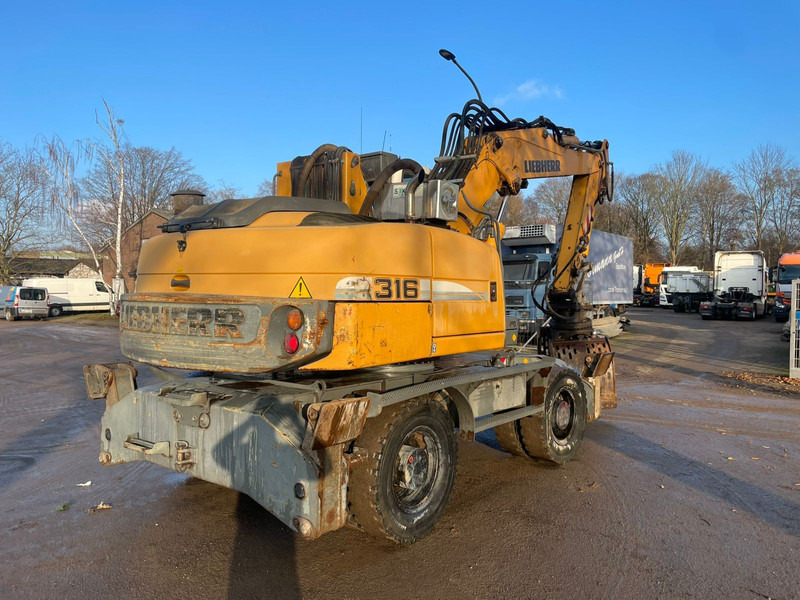 Liebherr A 316 - Hulladék kotró: 3 kép. Liebherr A 316 - Hulladék kotró: 3 kép.