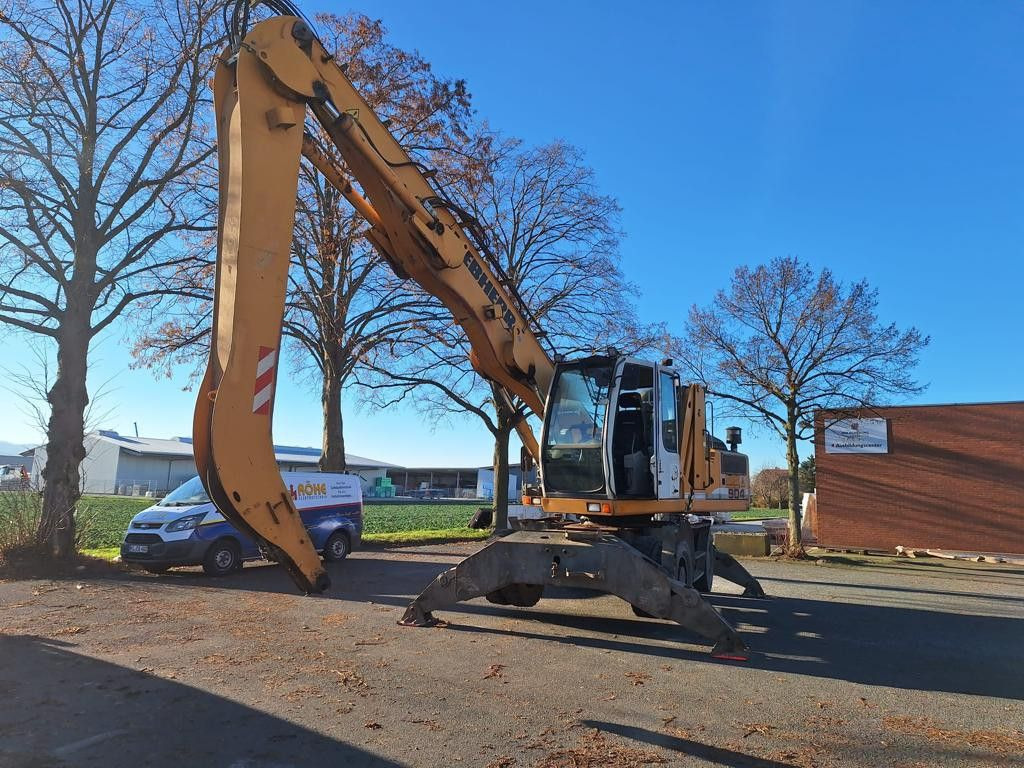 Liebherr A904C Umschlagbagger Greifer +Magnetvorbereitun - Gumikerekes kotró: 1 kép. Liebherr A904C Umschlagbagger Greifer +Magnetvorbereitun - Gumikerekes kotró: 1 kép.