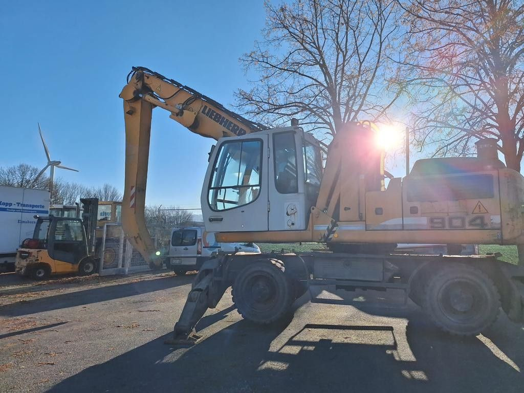 Liebherr A904C Umschlagbagger Greifer +Magnetvorbereitun - Gumikerekes kotró: 3 kép. Liebherr A904C Umschlagbagger Greifer +Magnetvorbereitun - Gumikerekes kotró: 3 kép.
