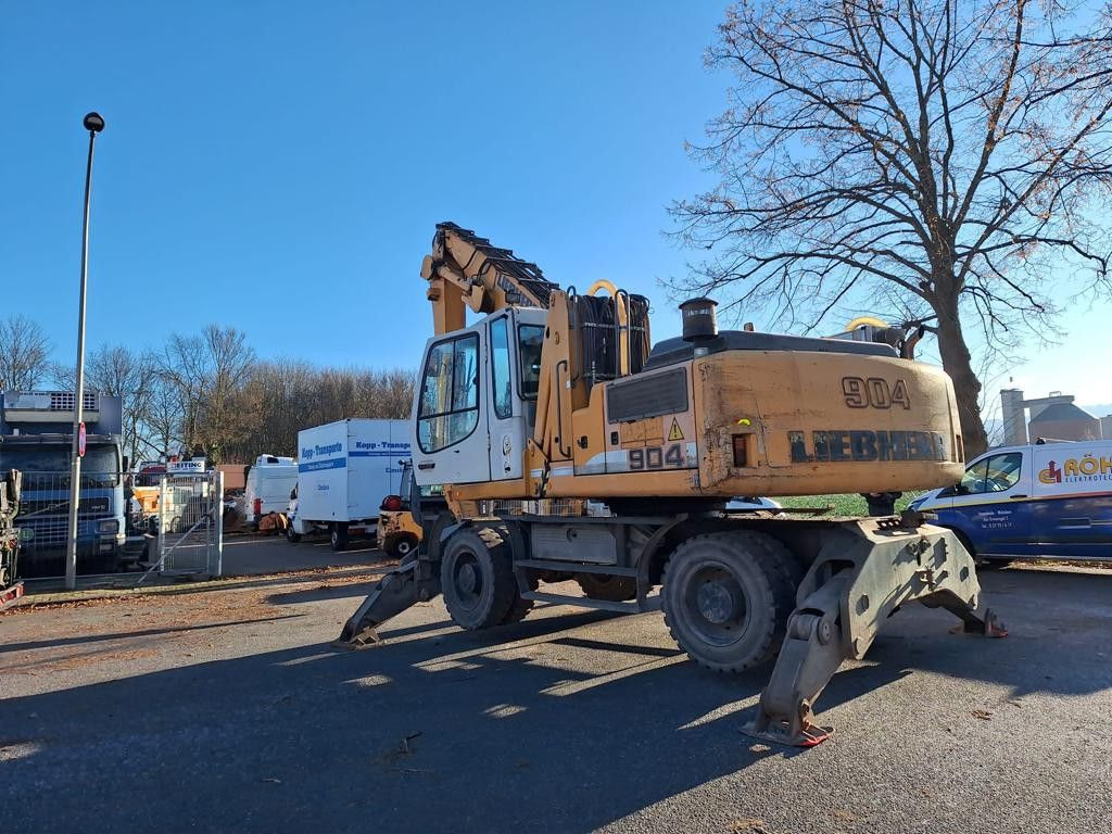 Liebherr A904C Umschlagbagger Greifer +Magnetvorbereitun - Gumikerekes kotró: 5 kép. Liebherr A904C Umschlagbagger Greifer +Magnetvorbereitun - Gumikerekes kotró: 5 kép.