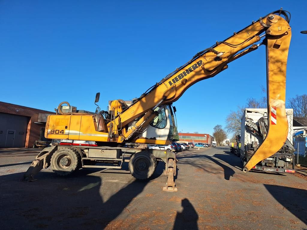 Liebherr A904C Umschlagbagger Greifer +Magnetvorbereitun - Gumikerekes kotró: 4 kép. Liebherr A904C Umschlagbagger Greifer +Magnetvorbereitun - Gumikerekes kotró: 4 kép.