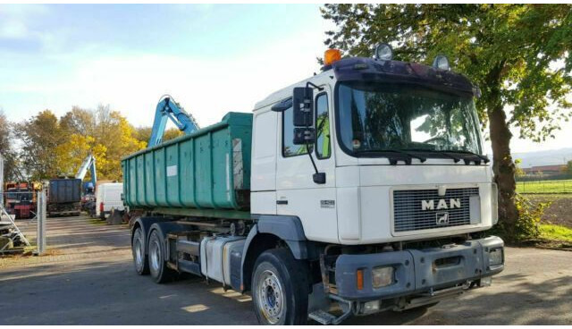 MAN 27.403MAN 6x4 Abroller/Kipper Mulde - Billenőplatós teherautó: 2 kép. MAN 27.403MAN 6x4 Abroller/Kipper Mulde - Billenőplatós teherautó: 2 kép.