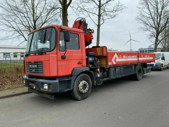 MAN ME18.284 mit Kran Not Aus Hiab 122B - Platós teherautó, Darus autó: 1 kép. MAN ME18.284 mit Kran Not Aus Hiab 122B - Platós teherautó, Darus autó: 1 kép.