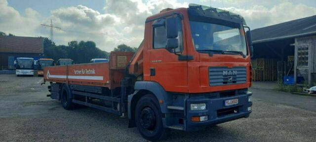 MAN TG-M18.280PS Hiab 111B-2 mit Funk - Platós teherautó, Darus autó: 2 kép. MAN TG-M18.280PS Hiab 111B-2 mit Funk - Platós teherautó, Darus autó: 2 kép.