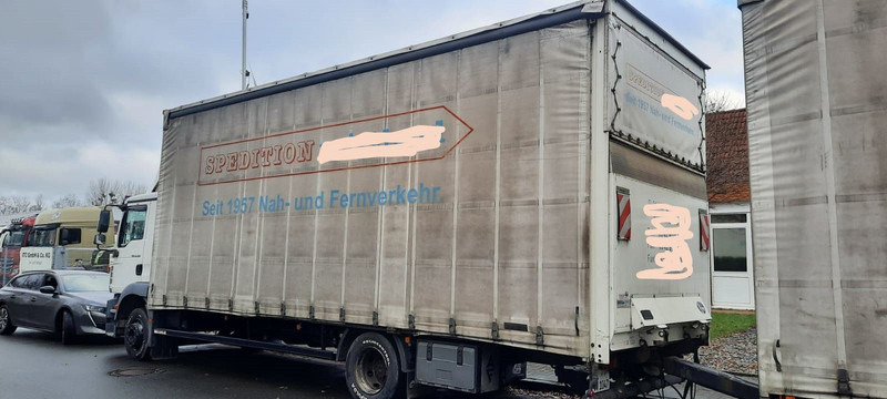 MAN TGM 12.250 - Ponyvás teherautó: 3 kép. MAN TGM 12.250 - Ponyvás teherautó: 3 kép.