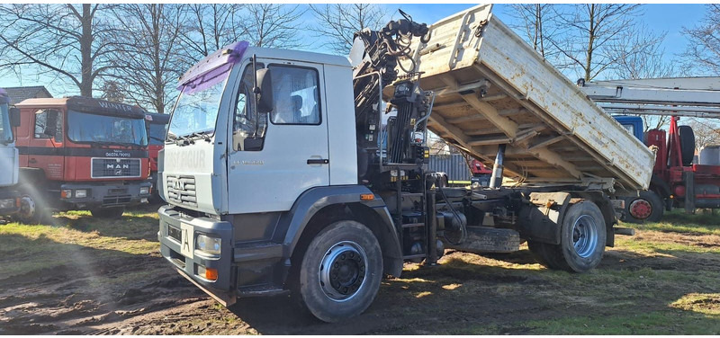 MAN TGM 18.220 4x2 3.S-Kipper mit Kran - Billenőplatós teherautó, Darus autó: 2 kép. MAN TGM 18.220 4x2 3.S-Kipper mit Kran - Billenőplatós teherautó, Darus autó: 2 kép.
