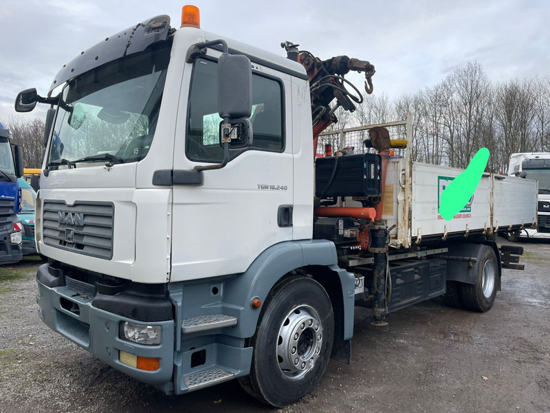 MAN TGM 18.240PS 4x2 3.S-Kipper mit Kran - Billenőplatós teherautó, Darus autó: 1 kép. MAN TGM 18.240PS 4x2 3.S-Kipper mit Kran - Billenőplatós teherautó, Darus autó: 1 kép.