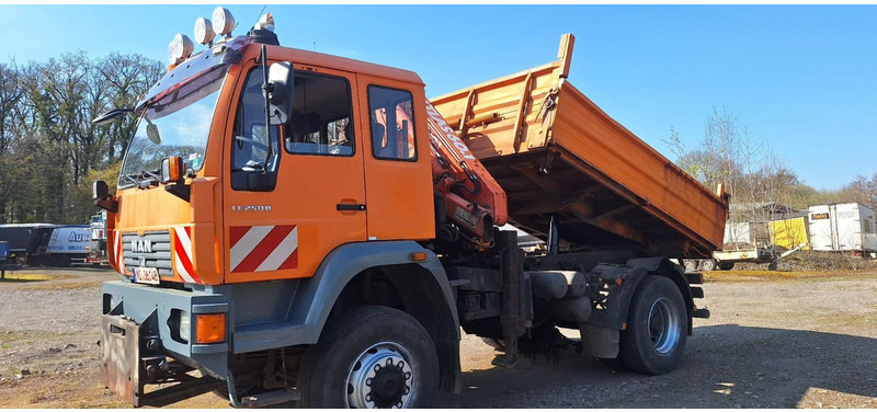 MAN TGM 18.240PS 4x4 3.S-Kipper mit Kran - Billenőplatós teherautó, Darus autó: 1 kép. MAN TGM 18.240PS 4x4 3.S-Kipper mit Kran - Billenőplatós teherautó, Darus autó: 1 kép.