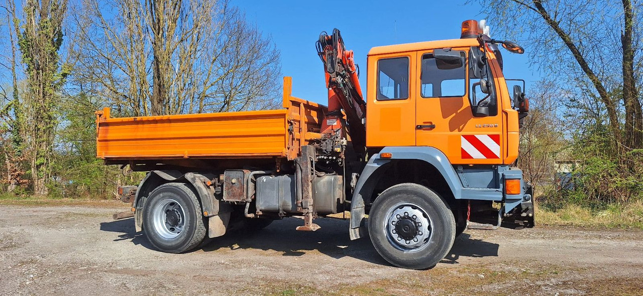 MAN TGM 18.240PS 4x4 3.S-Kipper mit Kran - Billenőplatós teherautó, Darus autó: 5 kép. MAN TGM 18.240PS 4x4 3.S-Kipper mit Kran - Billenőplatós teherautó, Darus autó: 5 kép.