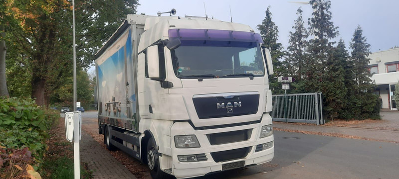 MAN TGX 18.360PS 4x2 G.Haus Kran+Funk - Ponyvás teherautó, Darus autó: 2 kép. MAN TGX 18.360PS 4x2 G.Haus Kran+Funk - Ponyvás teherautó, Darus autó: 2 kép.