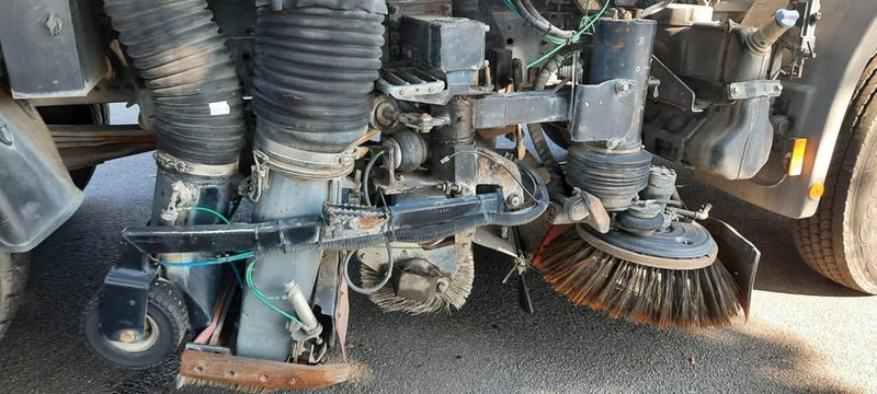 Utcaseprő gép Mercedes-Benz 1824 Axor: 7 kép.