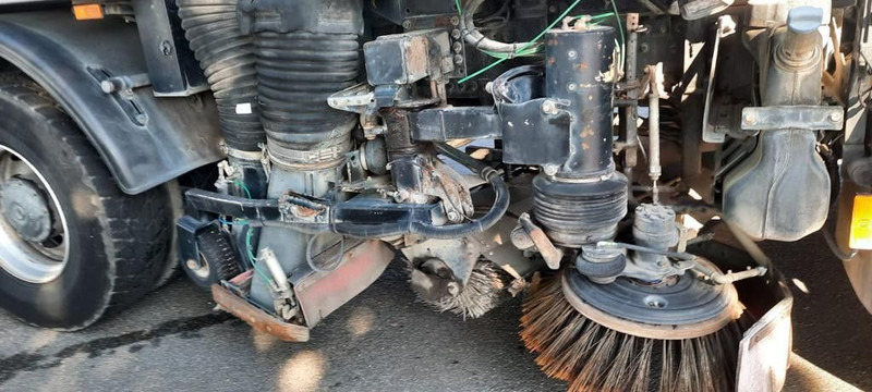 Utcaseprő gép Mercedes-Benz 1824 Axor: 14 kép.