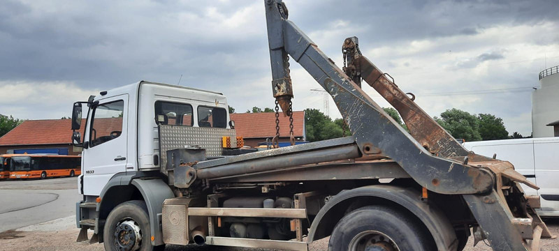 Mercedes-Benz 1833 Absetzkipper - Konténerszállító: 3 kép. Mercedes-Benz 1833 Absetzkipper - Konténerszállító: 3 kép.