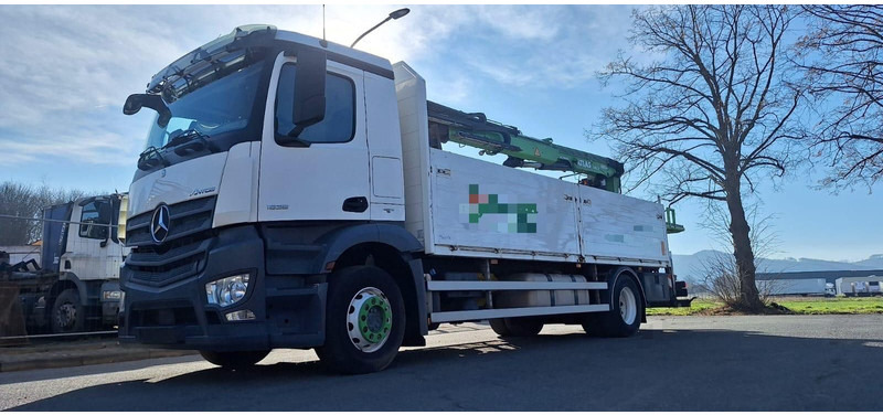 Mercedes-Benz 1835 Antos 4x2 Klima 1-Hand - Platós teherautó, Darus autó: 1 kép. Mercedes-Benz 1835 Antos 4x2 Klima 1-Hand - Platós teherautó, Darus autó: 1 kép.