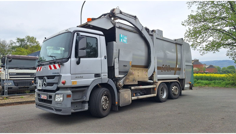Mercedes-Benz 2532 Actros Überkopflader - Szemetesautó: 1 kép. Mercedes-Benz 2532 Actros Überkopflader - Szemetesautó: 1 kép.