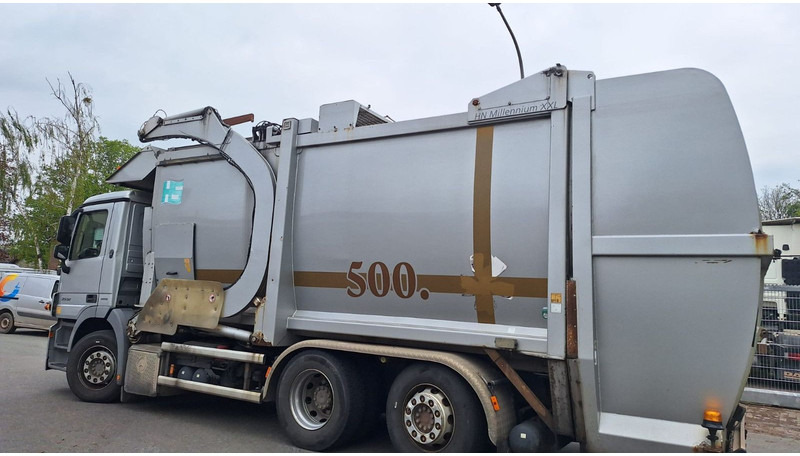 Mercedes-Benz 2532 Actros Überkopflader - Szemetesautó: 4 kép. Mercedes-Benz 2532 Actros Überkopflader - Szemetesautó: 4 kép.