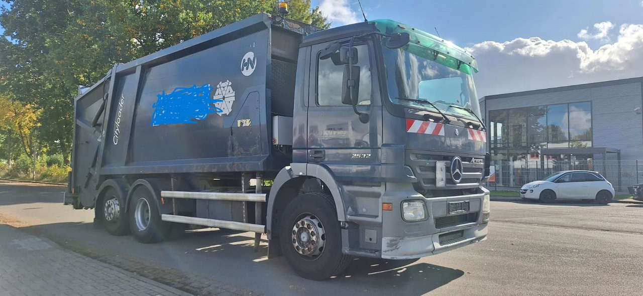 Mercedes-Benz 2632 Müllwgen 6x2 M.Haus Blatt/Luft - Szemetesautó: 2 kép. Mercedes-Benz 2632 Müllwgen 6x2 M.Haus Blatt/Luft - Szemetesautó: 2 kép.